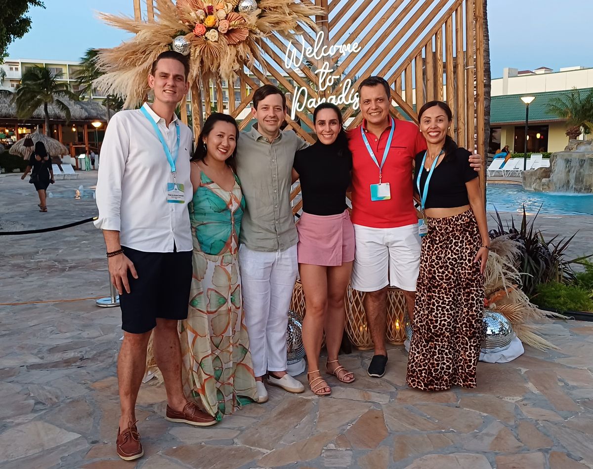 Equipo de profesionales de Brasil participantes de Aruba Global Travel Conference 2023.