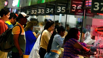 Miles de quiteños y guayaquileños se desplazaron desde sus respectivas ciudades durante el feriado de año nuevo 2025.