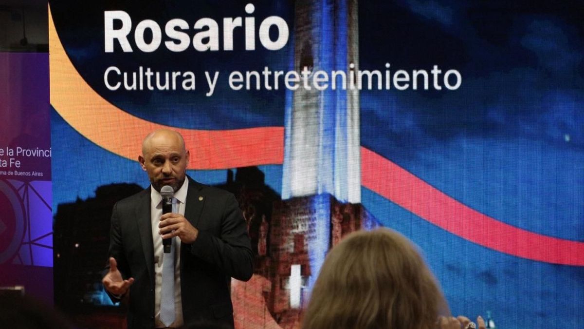 El ministro de Desarrollo Productivo, Gustavo Puccini, en la presentación de Invierno en Santa Fe.