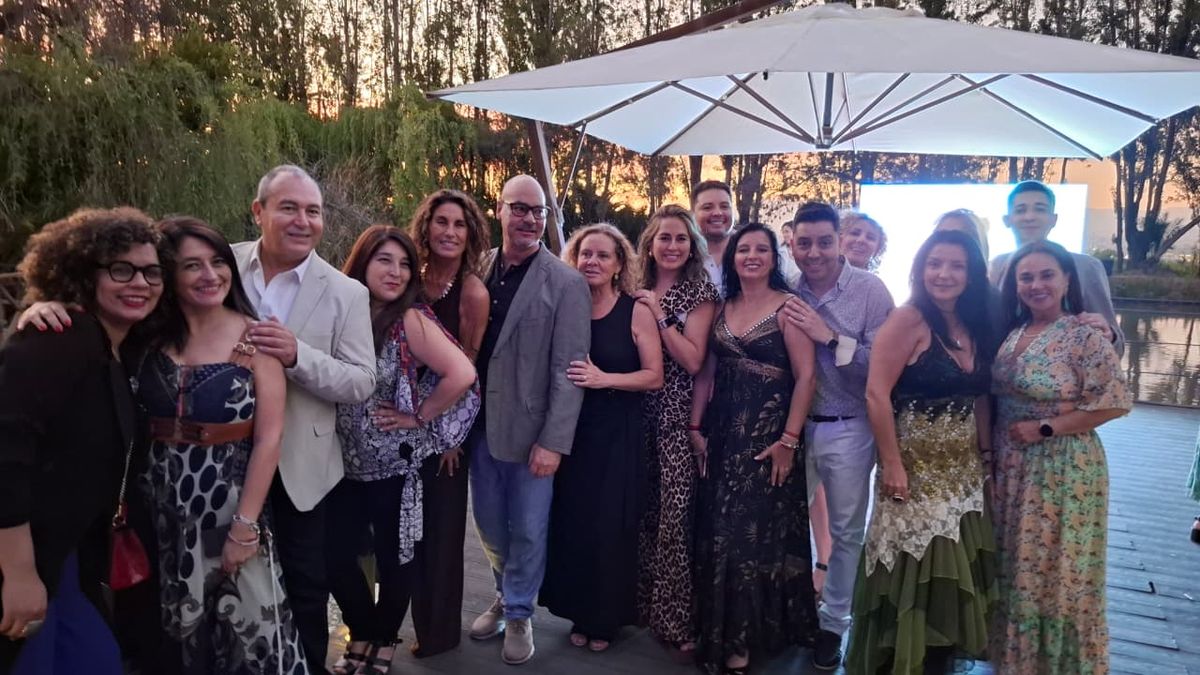 Asistentes del Sunset Party de Pacific Reps.