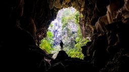 Explora las cuevas más asombrosas de Colombia donde la naturaleza ha esculpido maravillas subterráneas llenas de misterio y aventura.