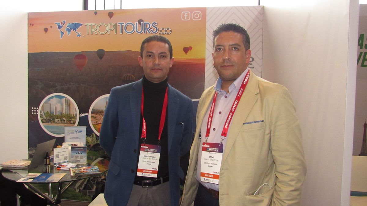Omar Colmenares, director de Mayoreo de Tropitours y Steve Ramos, gerente general de Grupo VDT.