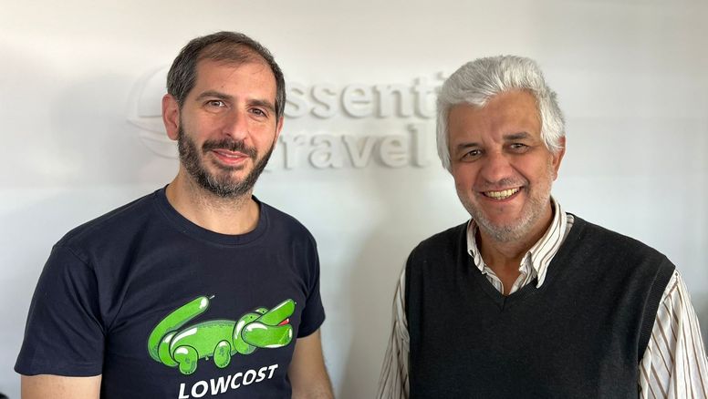 Sebastián Schiaffino, socio de Essential Travel; junto a Pablo Viñas.