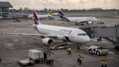 Querella contra pasajero que obligó a aterrizaje de emergencia 