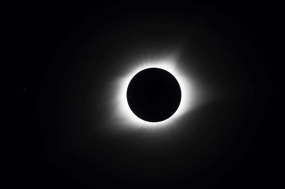 Este eclipse ocurre 33 años después de que se presentó este fenómeno en México.