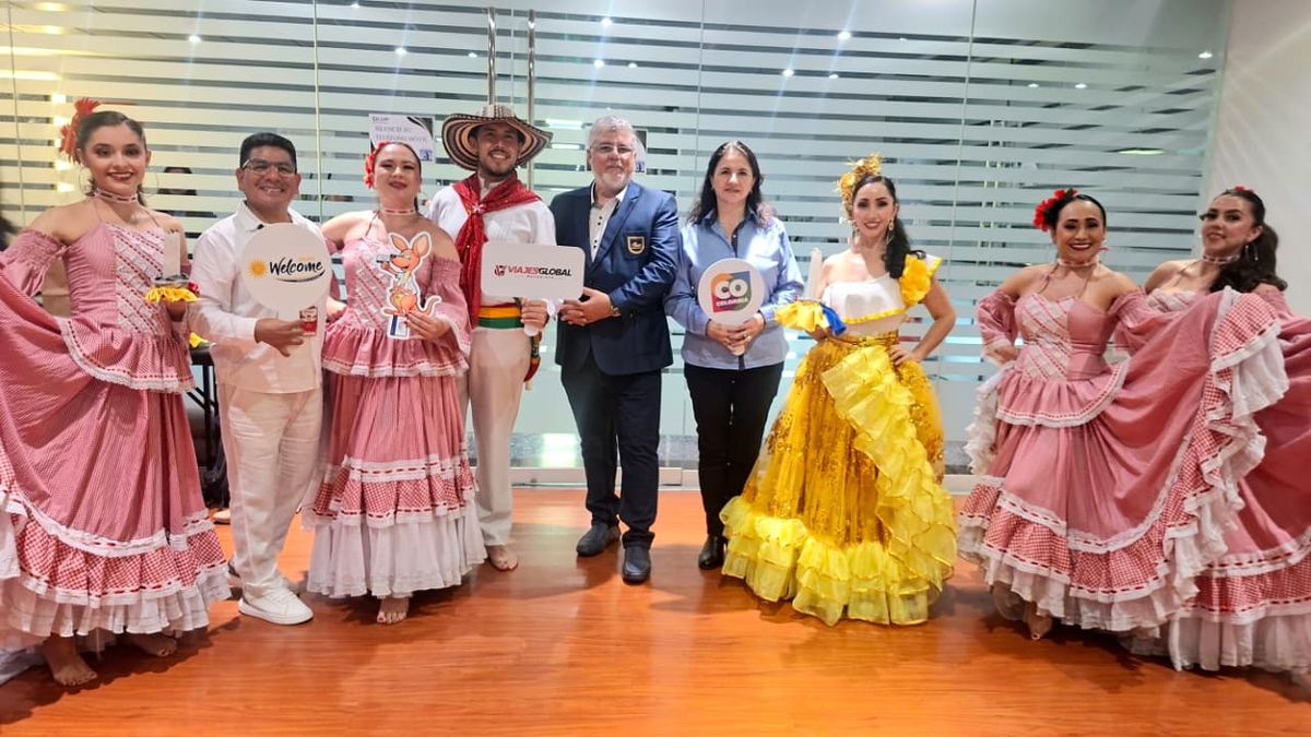 Máximo Herrera Sifuentes, international sales manager de Viajes Global Mayorista, Erick Weston, director regional de&nbsp; Euroamerican Assistance y Constanza Duran, asesora de turismo de ProColombia