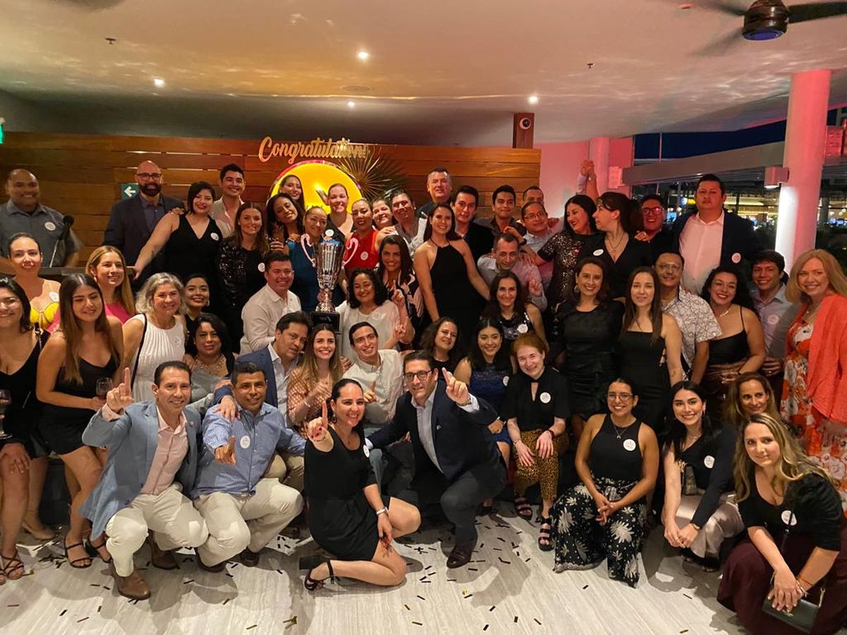 American Airlines opera 180 vuelos semanales desde Cancún a 15 destinos en Estados Unidos, siendo la operación más grande de la aerolínea.