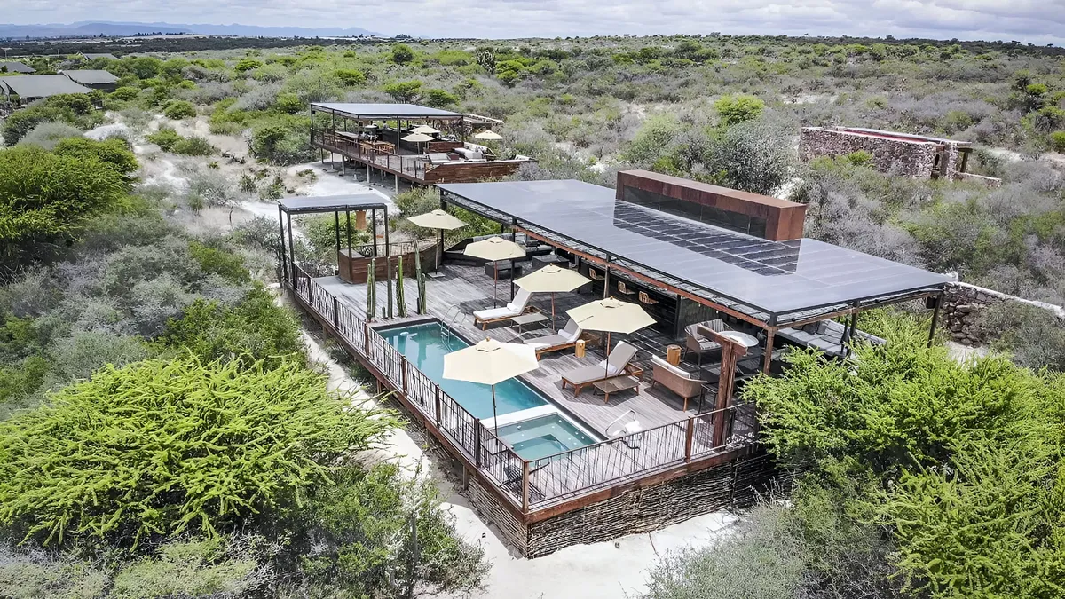 La propiedad Viatura Omun de Grupo Presidente en San Miguel de Allende cuenta con 15 tiendas con un diseño inspirado en la cultura africana y está ubicado entre viñedos y extensos campos de lavanda.