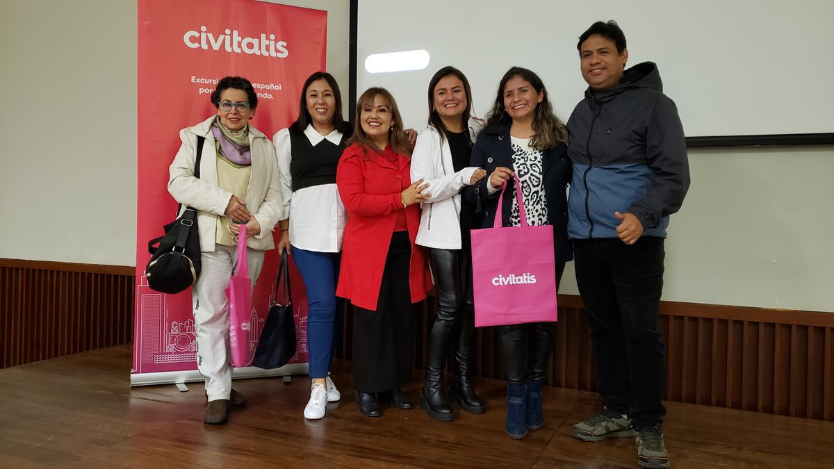 Vanessa Asencios junto a las agencias de viajes invitados a la capacitación.