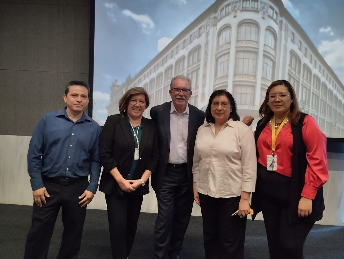 Equipo de Surland y Viajes Palacio.