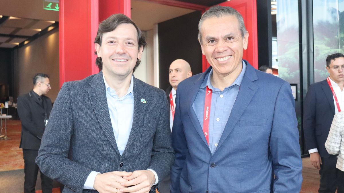 Jordan Schlipken, director de Turismo de Aruba Latam y David Aleman, director de Ventas para Colombia y Sudamérica.