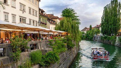 La capital de Eslovenia está atravesada por un río que regala paisajes únicos.