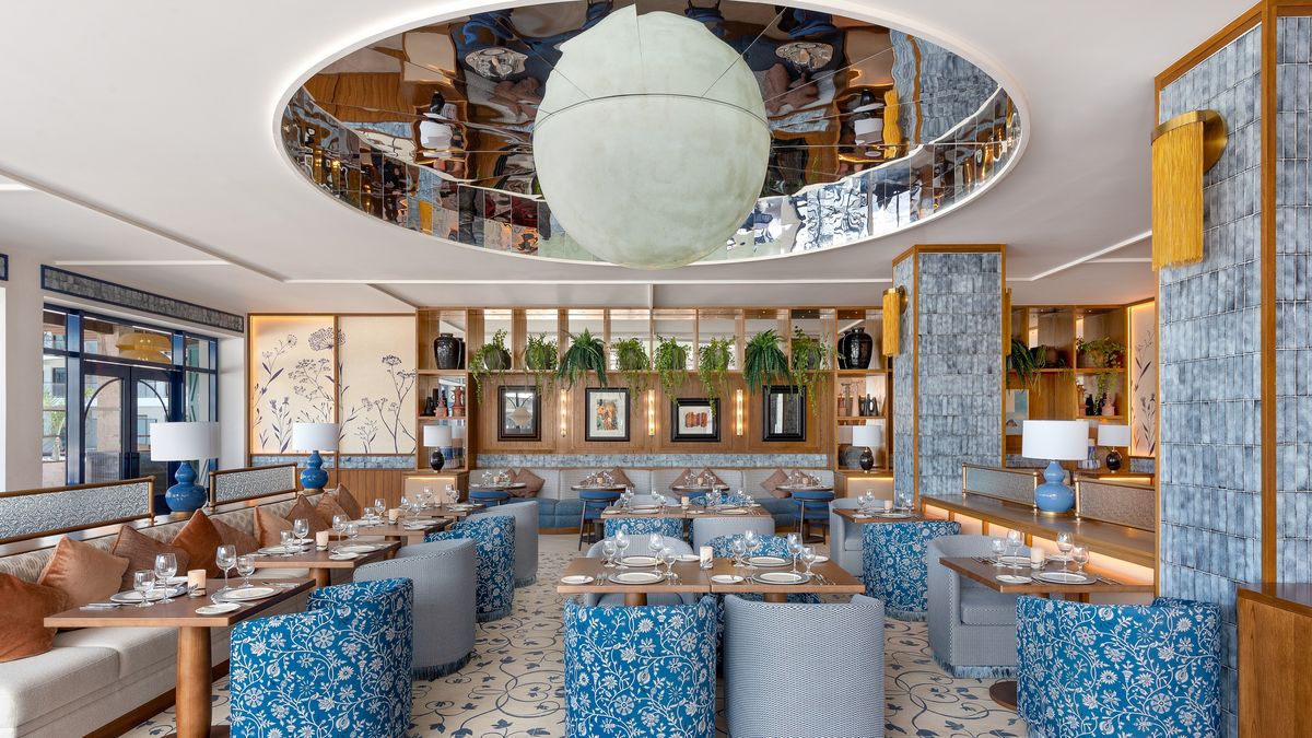 La oferta gastronómica es uno de los pilares del Ocean Allure, con nueve restaurantes de especialidad que abarcan desde cocina japonesa e italiana, hasta mexicana y francesa.