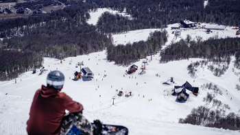 Conflicto en Chapelco: la hotelería alerta por el impacto en la temporada de invierno, el empleo y la actividad turística en San Martín de los Andes.