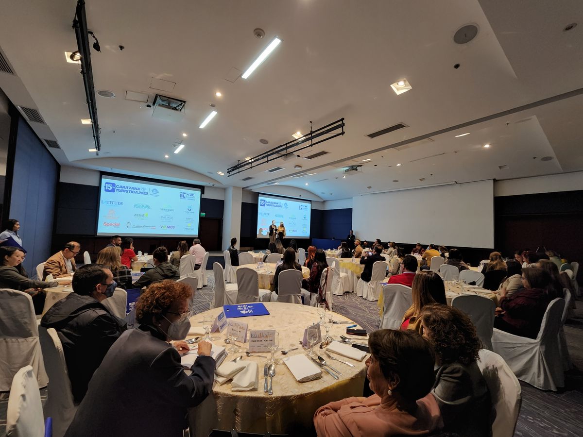 Caravana de promoción de Universal Group en Colombia.