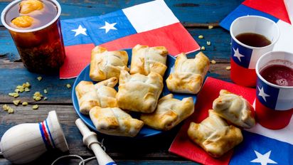 Fiestas Patrias 2024: las comidas y bebestibles típicos de las fondas en Chile