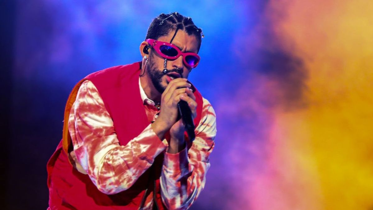 Los conciertos de Bad Bunny han disparado la demanda de vuelos hacia Madrid y Barcelona, según Kiwi.com
