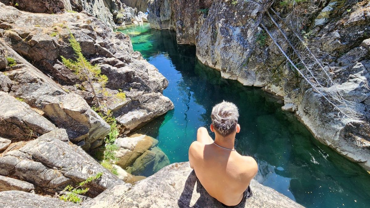 Verano en la Patagonia: el Cajón del Azul regala vistas hermosas con su característico color turquesa. 