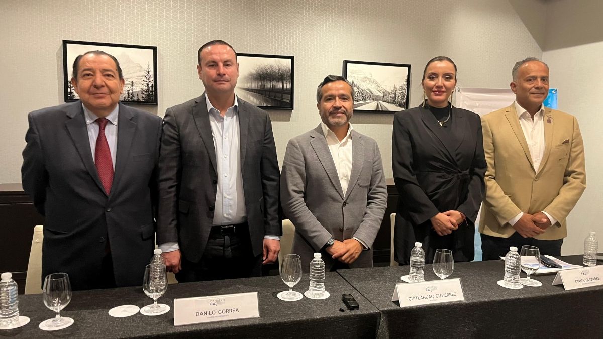 La Mesa Directiva de Canaero: Rafael Silva, Danilo Correa, Cuitláhuac Gutiérrez, Diana Olivares y Yuri Salinas.&nbsp;