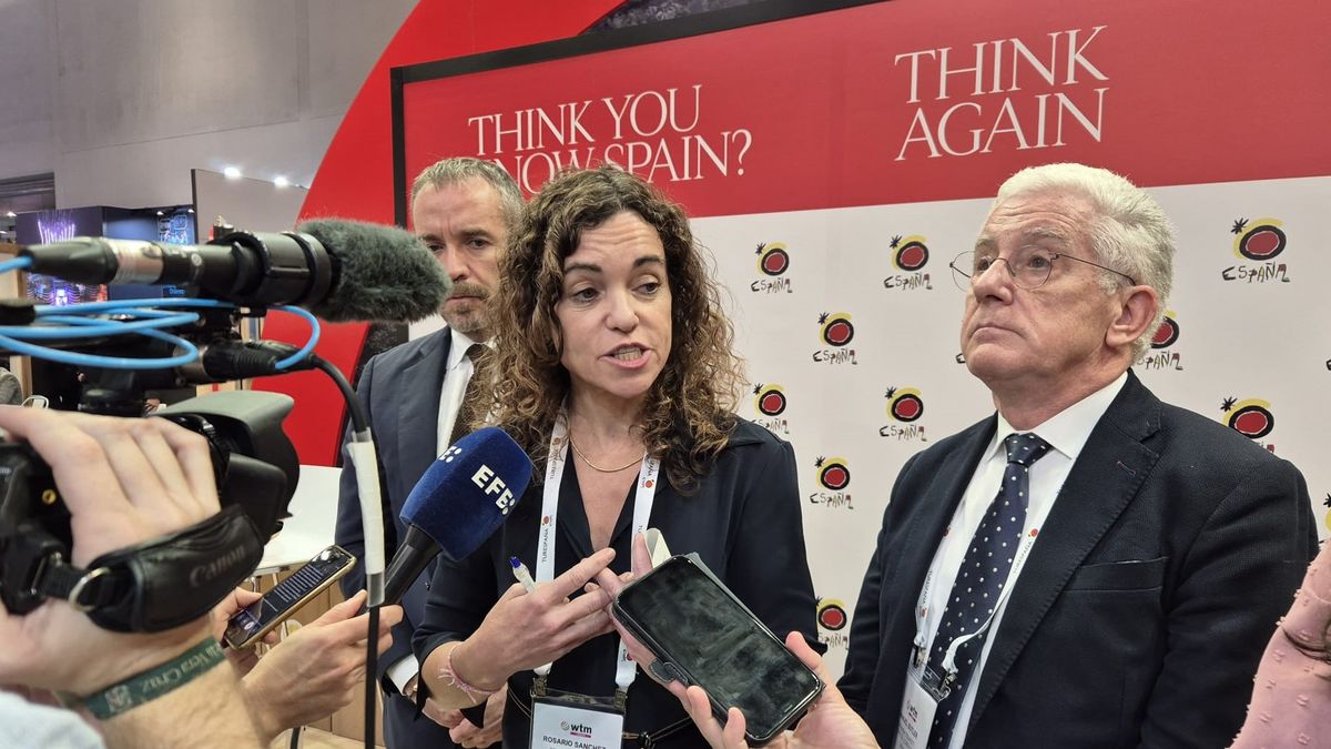 La secretaria de Estado de Turismo, Rosario Sánchez, atiende a los medios durante el WTM de Londres