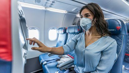 Delta continuará bloqueando los asientos centrales hasta fines de marzo del año próximo.