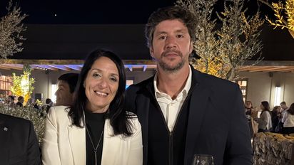 Paula Carlomagno, directora de Ventas de Estancia Vigil, junto a Axel Slettemark, CEO y dueño de la estancia.