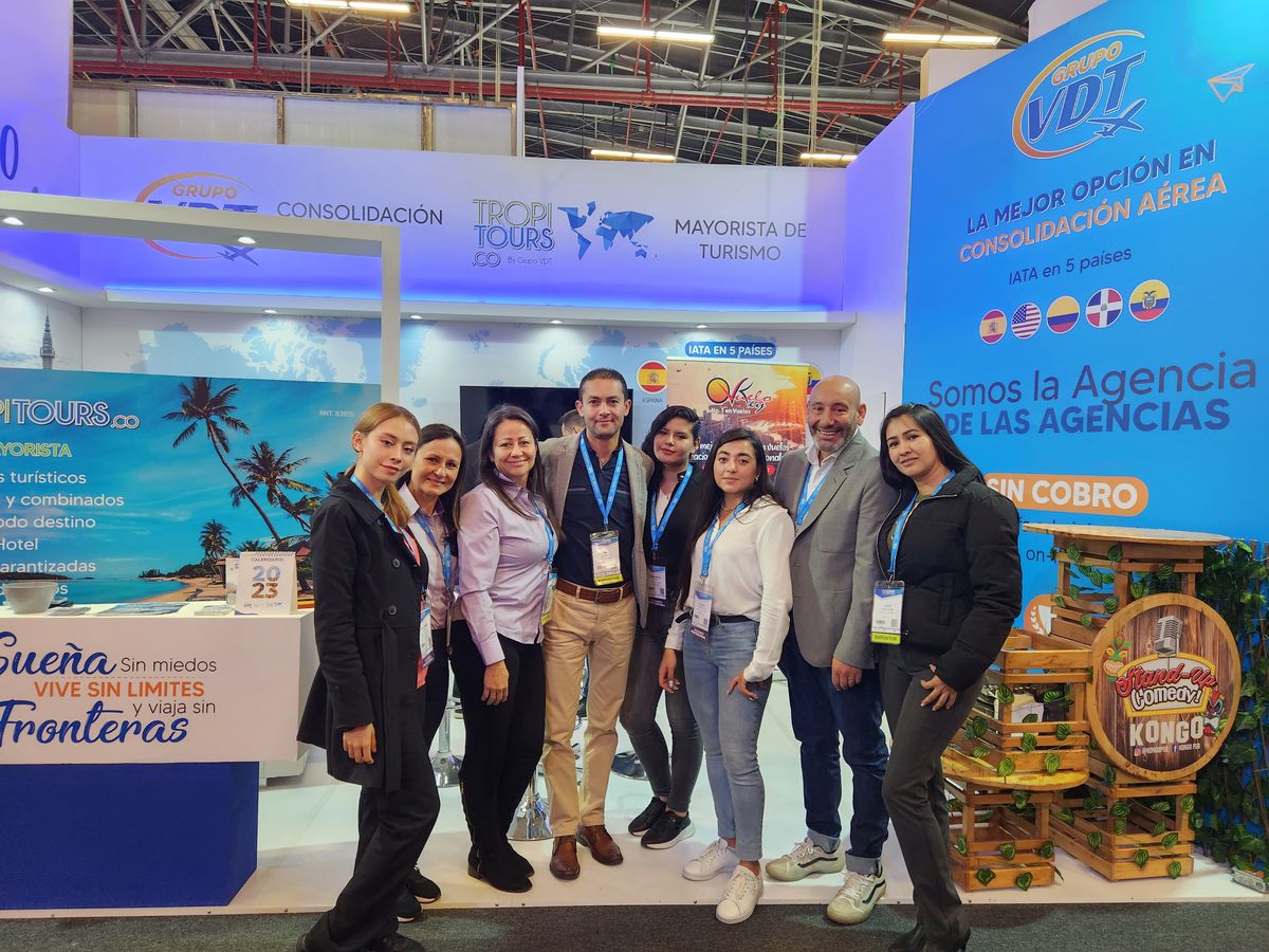 Equipo de Grupo VDT y Tropitours en la Vitrina Turística Anato 2023.
