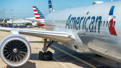 ¿Cómo cambiar o cancelar un vuelo con American Airlines?