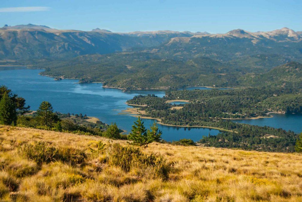 Semana Santa: Villa Pehuenia está a 474 km. de la ciudad de Bariloche.