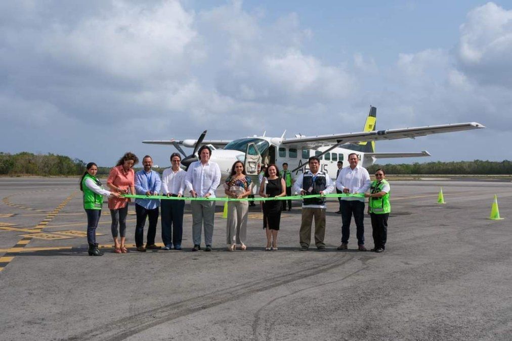 El Aeropuerto Internacional de Cozumel recibió el vuelo inaugural de la ruta aérea Cozumel-Cancún, operado por Aerus, el martes 14 de mayo por la mañana.