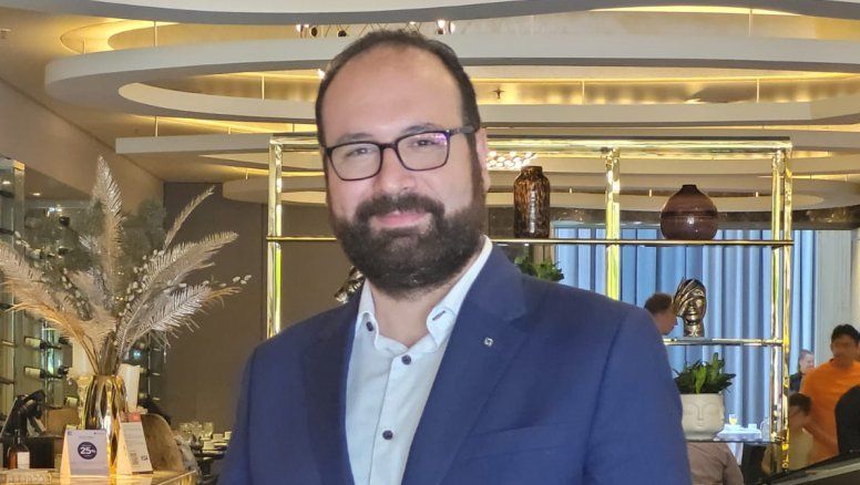 Aníbal Shadi Kasbo Lalli trabajóen el Palacio Duhau Park Hyatt Buenos Aires antes de ingresar a Accor.