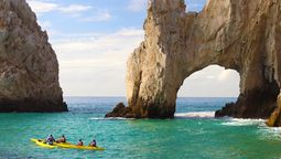 Los Cabos resiente caída de llegada de turistas estadounidenses.