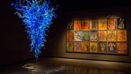 Visit St. Pete/Clearwater alista sus mejores museos y experiencias para disfrutar de obras realizadas con la técnica de vidrio soplado.