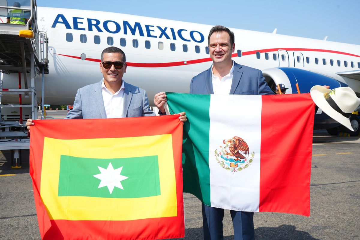 Dumek Turbay, alcalde de Cartagena y José Zapata, vicepresidente de Ventas Globales de Aeroméxico.