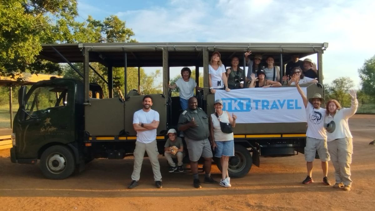 TKT.Travel: el grupo descansando durante uno de los safaris.
