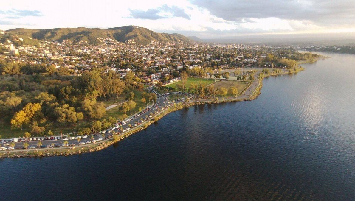  Villa Carlos Paz es un destino estrella de la provincia de Córdoba y cuenta con grandes atractivos turísticos para disfrutar este verano 2024.  