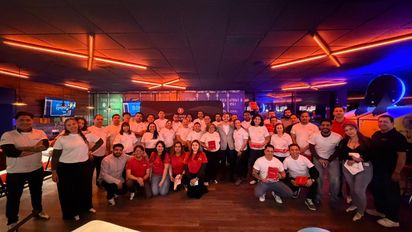 Directivos de Turkish Airlines junto a los agentes de viajes participantes en el torneo.