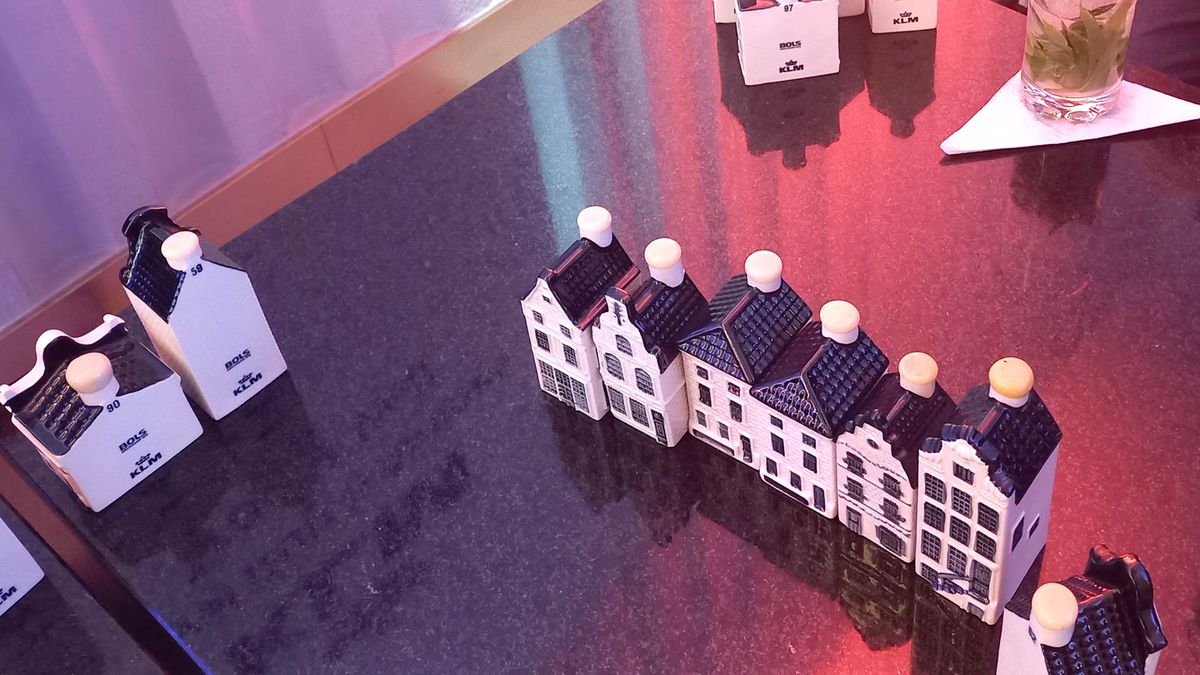 Casitas Delft intercambiadas por pasajeros de KLM. Casitas Delft intercambiadas por pasajeros de KLM.