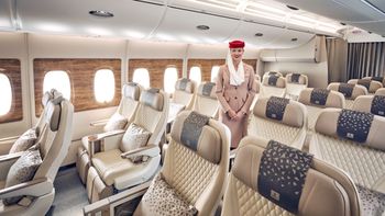 La nueva cabina Premium Economy de Emirates refuerza la oferta de largo radio desde Barcelona.