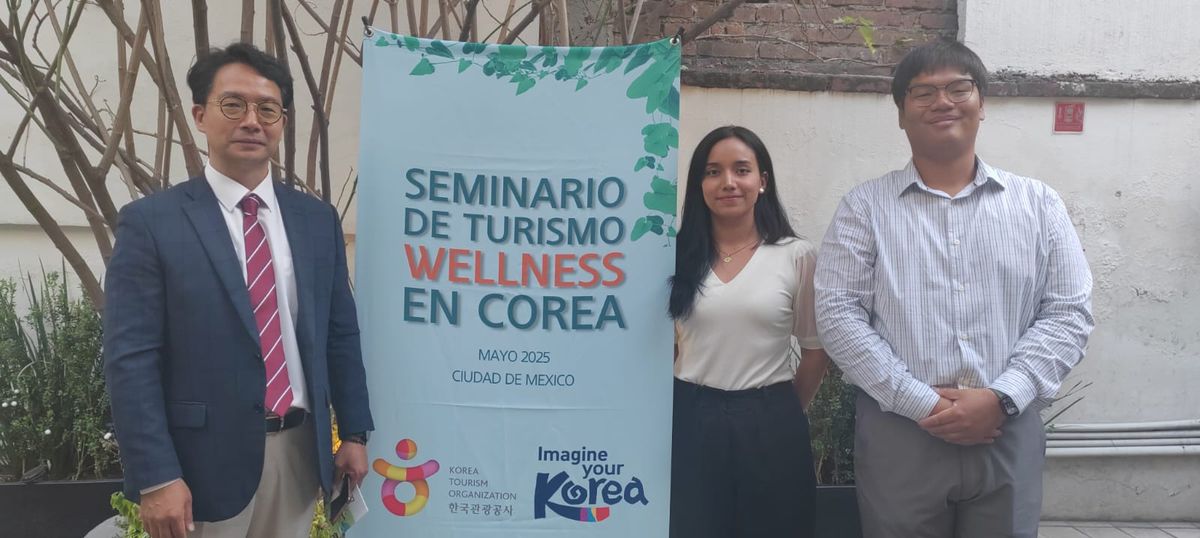 Representantes de la Organización de Turismo de Corea (KTO) y Grupo TUYYO.