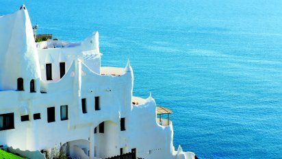 Postal de Punta Ballena, en el ingreso a Punta del Este, un balneario que ofrecerá beneficios para los turistas.