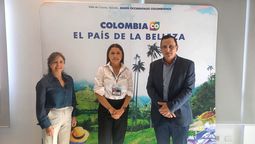 Ma. Beatriz González, gerente de Ventas de Avianca; Luz Adriana Buitrago, vicepresidenta ejecutiva de la Cámara de Comercio de Armenia y del Quindío; y Rodrigo Estrada, presidente ejecutivo de la Cámara. 