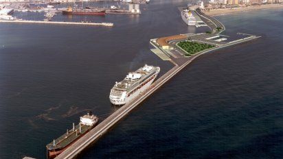 La asociación Suncruise, que tiene como finalidad la promoción de&nbsp;Andalucía&nbsp;como destino de&nbsp;cruceros, apuesta por un itinerario que&nbsp;recorra los principales puertos andaluces. De momento, la entidad ha desvelado que trabaja con el objetivo de lograr esta ruta, aunque no si hay alguna&nbsp;naviera&nbsp;interesada.