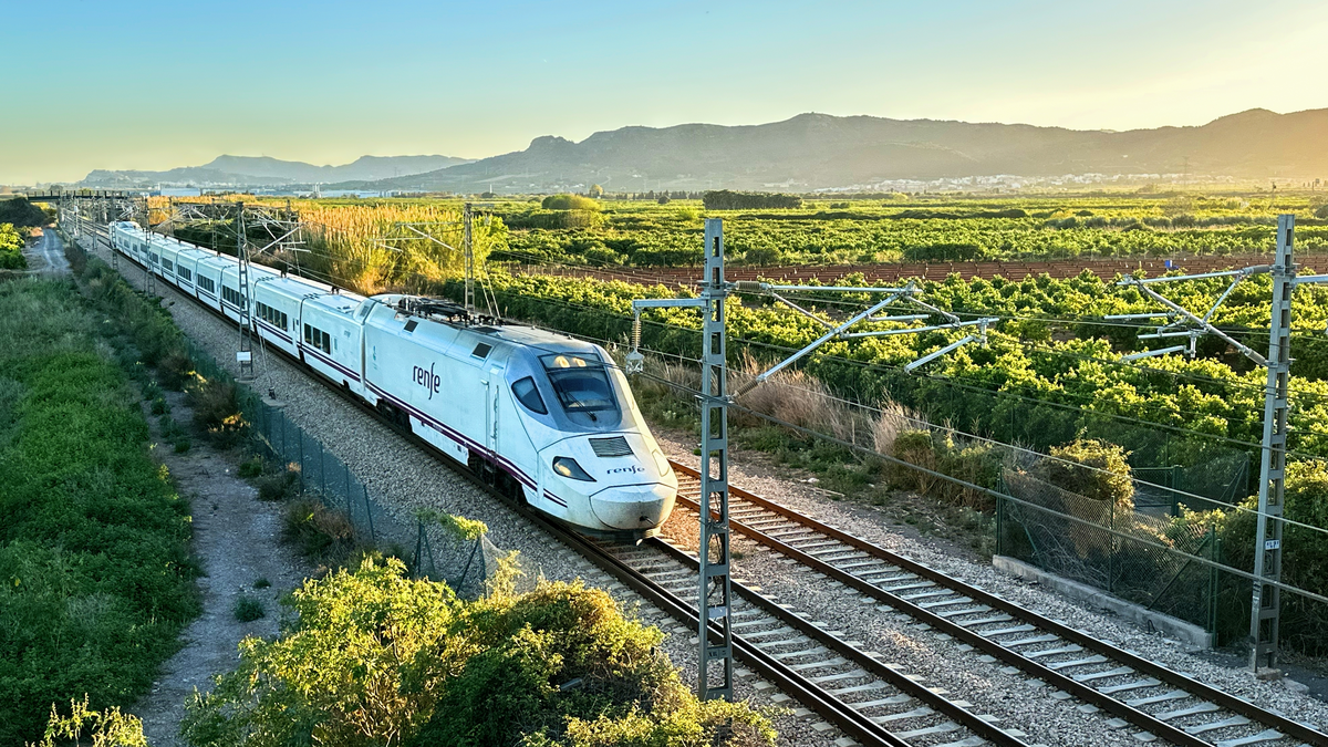 Tren de alta velocidad de Renfe entre Madrid y Barcelona