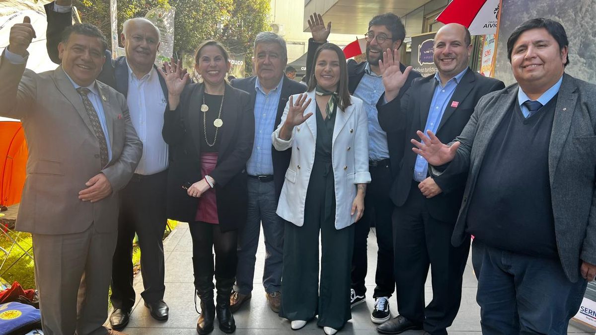 Marila Barrientos, directora de Sernatur Los Ríos; y Carla Amtmann, alcaldesa de Valdivia, lideraron la delegación de autoridades que participó del encuentro.