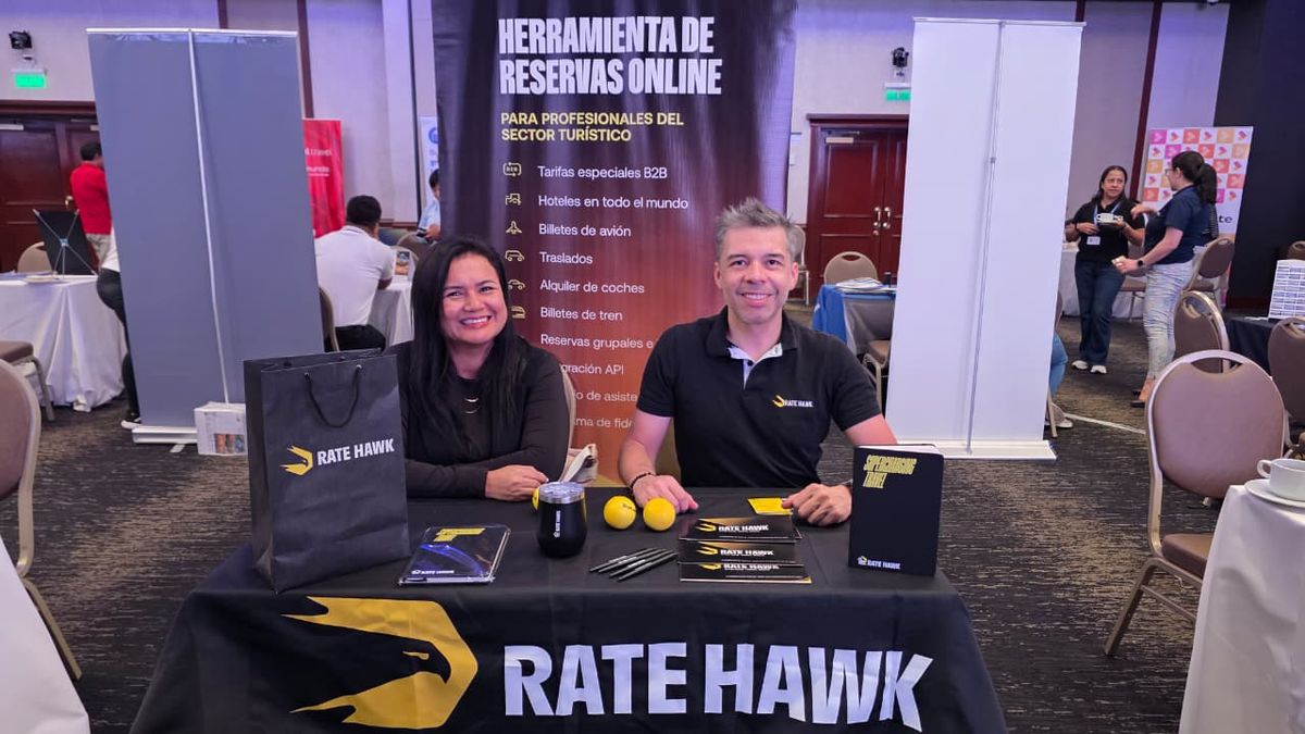 Vanessa Asencios y Diego Murillo de RateHawk.