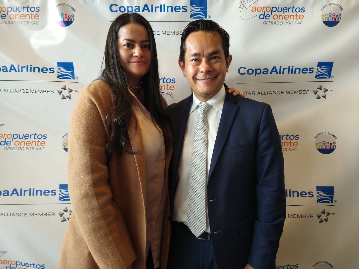 Carolina Rodriguez, directora comercial de la conseccion de Aeropuertos de Oriente y&nbsp;Diego Bermúdez, gerente regional de ventas de Copa Airlines. &nbsp;