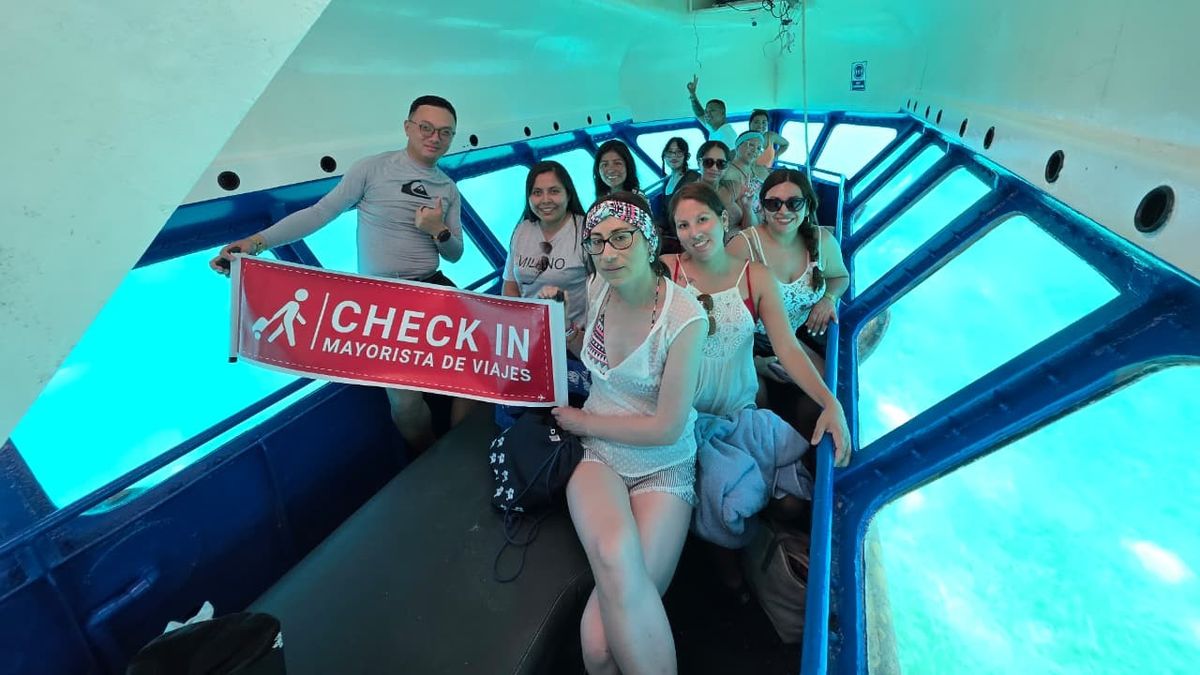 Agencias participantes disfrutando de la experiencia submarina en San Andrés. Agencias participantes disfrutando de la experiencia submarina en San Andrés.