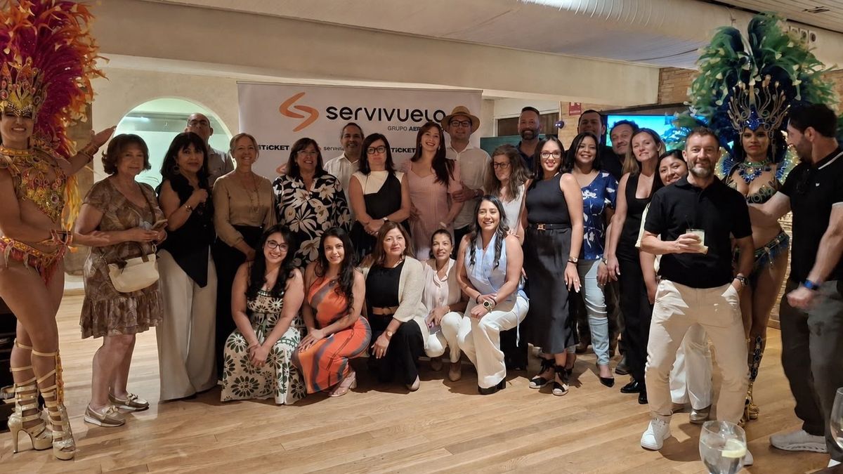 Foto de grupo del evento organizado por Iberia y Servivuelo en Madrid