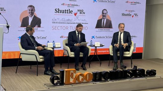 Héctor Coronel, director Madrid Destino, y Mateu Hernández, director general de Turisme de Barcelona.